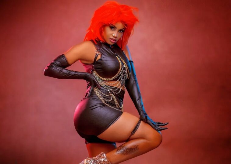 VIDEO: Upcoming musician Kako Shammy goes nekkid on stage VIDEO: Upcoming musician Kako Shammy goes nekkid on stage