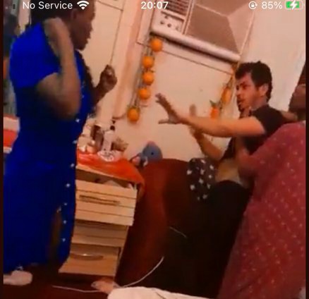 Video: Investing gone wrong- Fake investor mercilessly beaten by Ugandan girls Video: Investing gone wrong- Fake investor mercilessly beaten by Ugandan girls