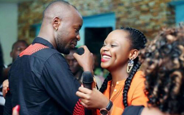 Video: Rema fails to sing as fans chant Kenzo’s name towards her Video: Rema fails to sing as fans chant Kenzo’s name towards her