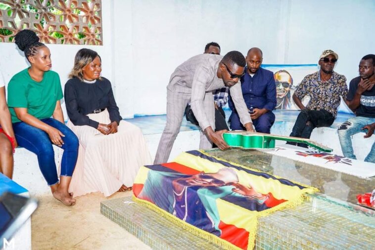 PHOTO: Forever remembered! Bobi Wine revisits late Mozey Radio’s grave PHOTO: Forever remembered! Bobi Wine revisits late Mozey Radio’s grave