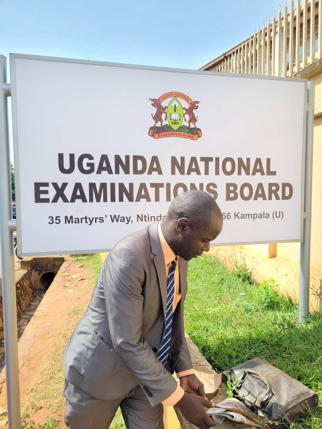 Lawyer Male Mabirizi continues to challenge Bobi Wine academic documents
