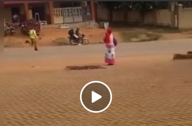 VIDEO: Watch crazy Traffic Officer running after boda boda man on foot