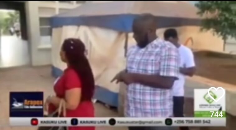 Video: Tempted to touch – Kasuku almost grabs big bummed woman publicly Video: Tempted to touch – Kasuku almost grabs big bummed woman publicly