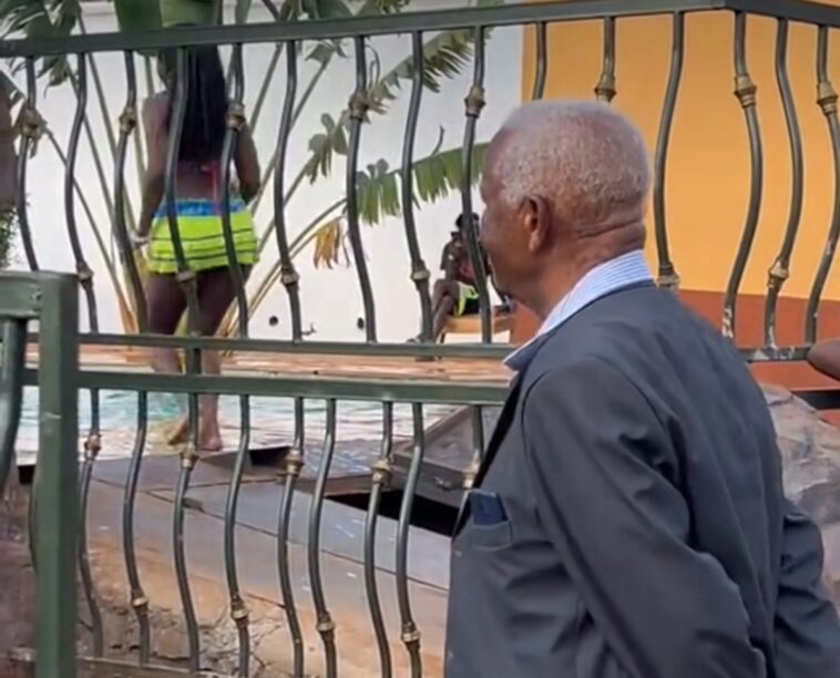 VIDEO: Jajja caught peeping at hot slay queen’s sumbie VIDEO: Jajja caught peeping at hot slay queen’s sumbie