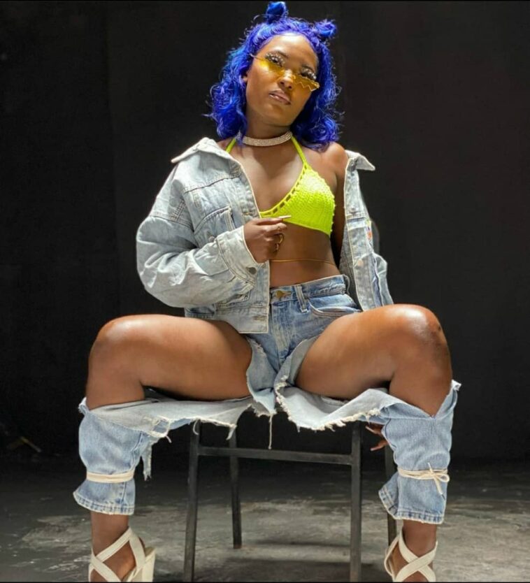 VIDEO: Sumbie and b00bies on display as Aroma jams to her music VIDEO: Sumbie and b00bies on display as Aroma jams to her music