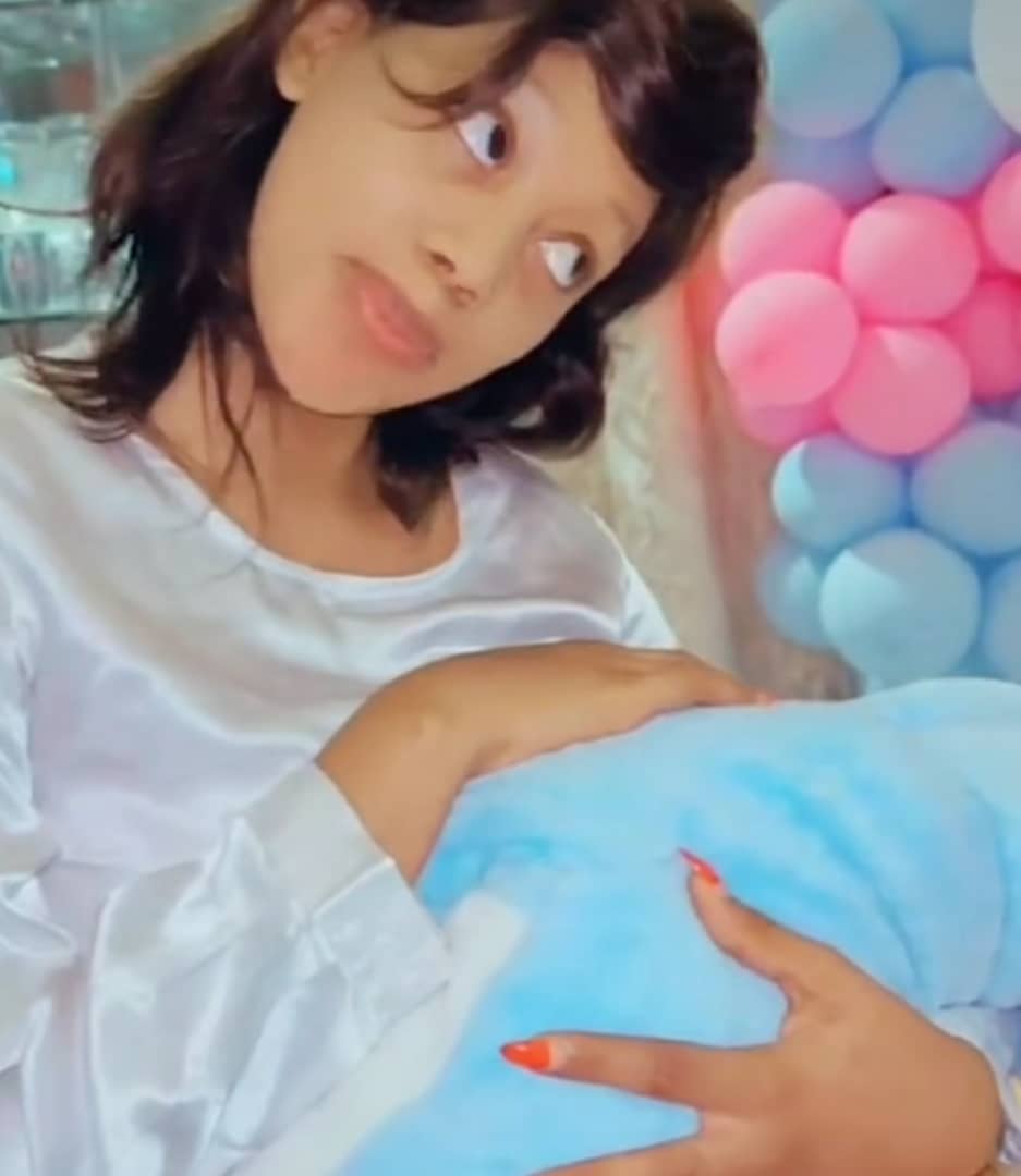 VIDEO: Sasha Ferguson shows off baby with Canary Mugume