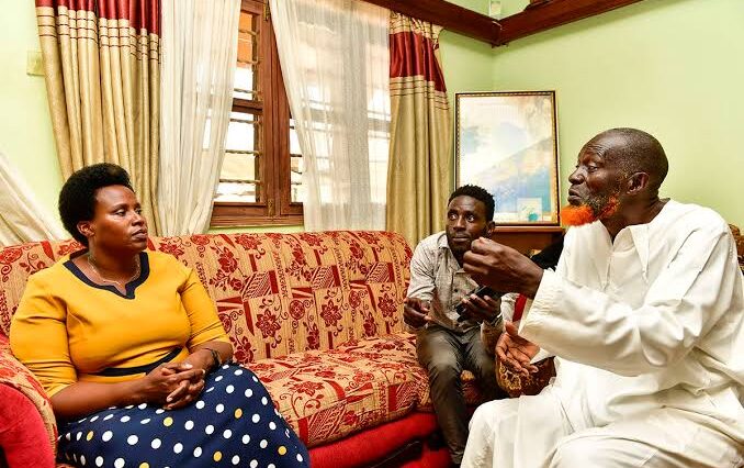 VIDEO: Isma Olaxess’ father breaks down while talking about his late son