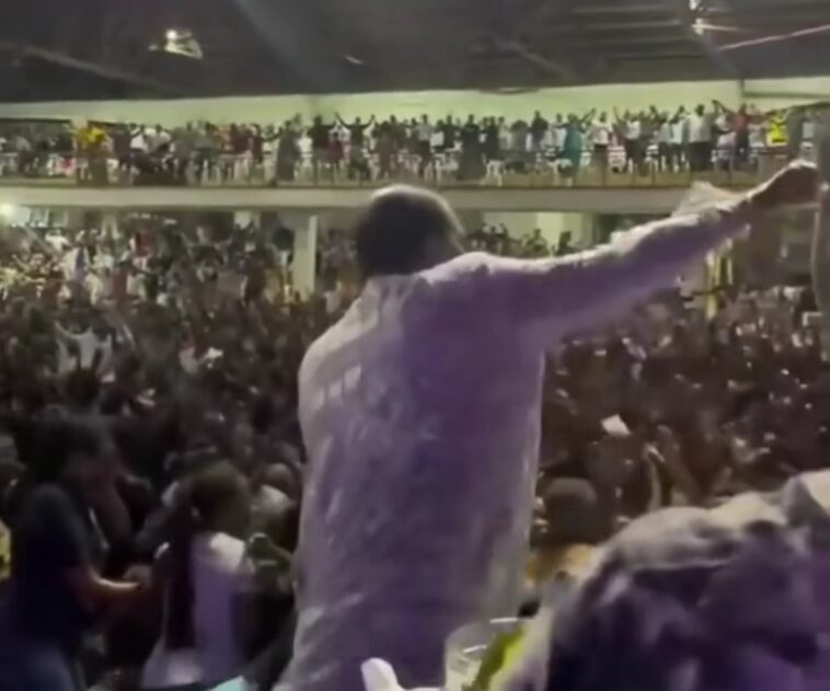 Video: Shocking miralces – Pastor Kayanja pours substances into believers Video: Shocking miralces – Pastor Kayanja pours substances into believers