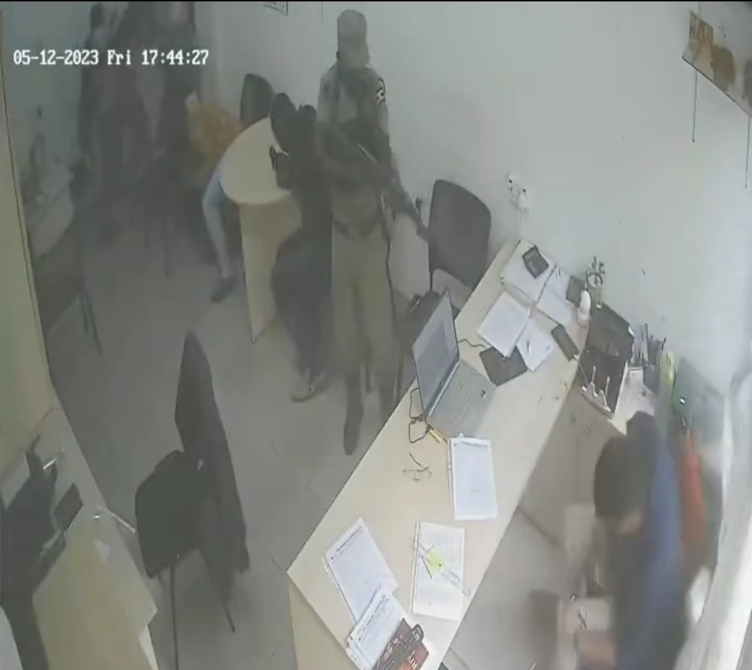 Video: CCTV footage of how disgruntled Policeman shot and killed Indian businessman
