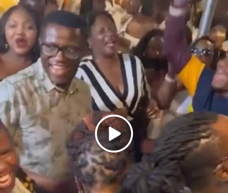 VIDEO: Watch slay queens squeeze juice out Katikkiro Charles Peter Mayiga VIDEO: Watch slay queens squeeze juice out Katikkiro Charles Peter Mayiga