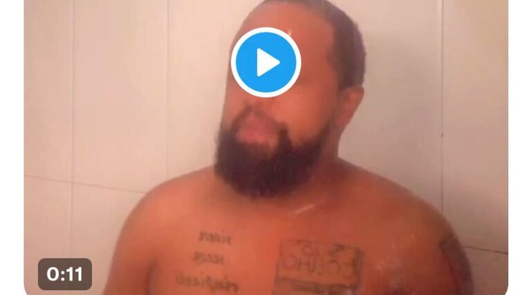 VIDEO: Watch XFM presenter Denzel nekkid in his bathroom showering