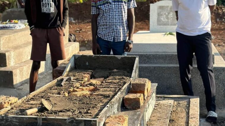 PHOTOS: Mesach Semakula builds Kato Lubwama’s grave