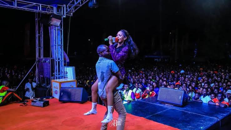 VIDEO: Spice Diana shows sumbie to fans on stage VIDEO: Spice Diana shows sumbie to fans on stage